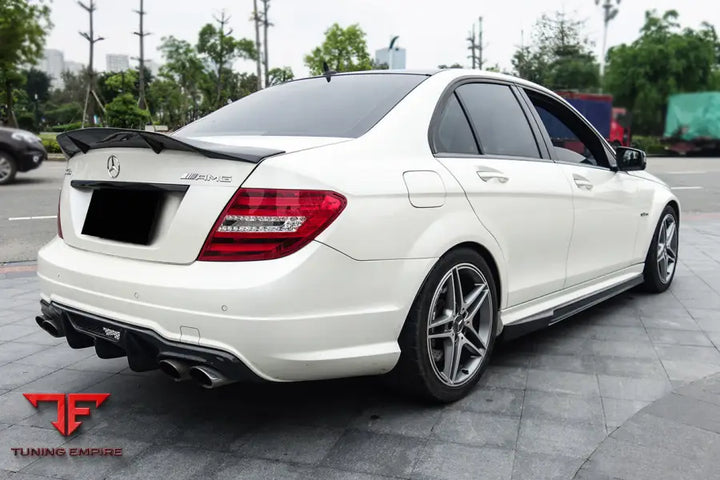 MERCEDES-BENZ W204 C63 AMG SEDAN VS STYLE CARBON FIBER REAR LIP BSD