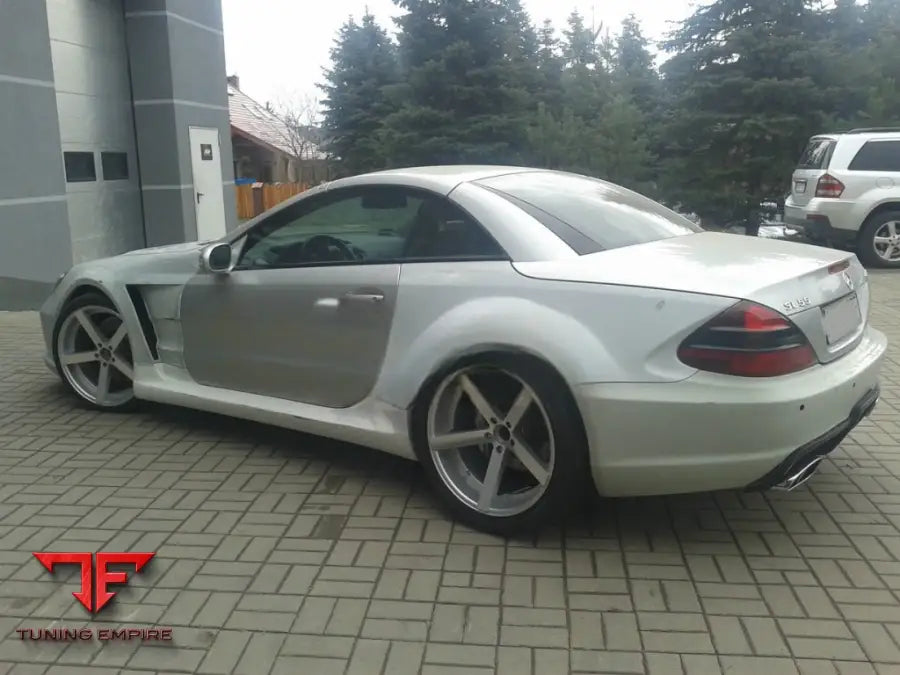 MERCEDES SL R230 / W230 AMG BODY KIT