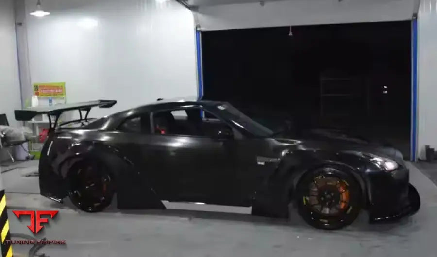 NISSAN GTR R35 CARBON FIBER BODY KIT