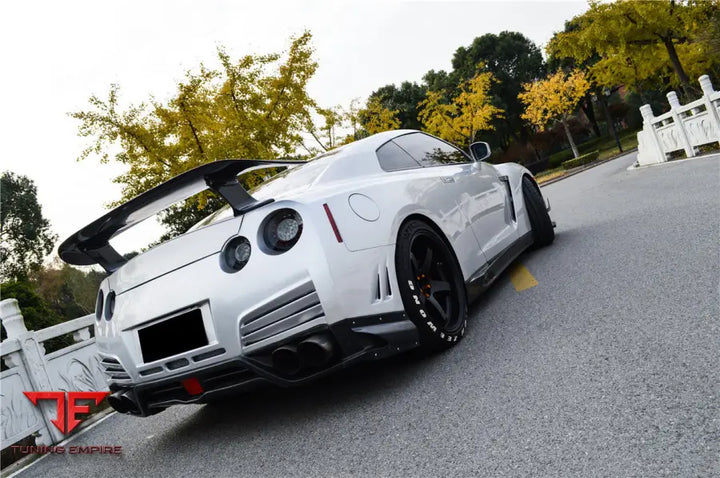 NISSAN GTR R35 CBA & DBA VA STYLE REAR BUMPER WITH DIFFUSER AND LED LIGHT BSD