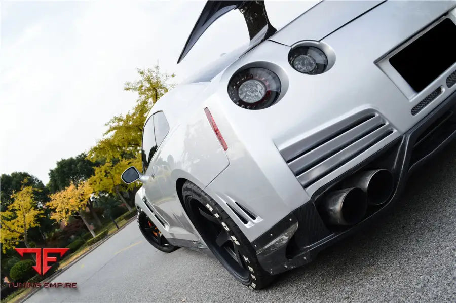 NISSAN GTR R35 CBA & DBA VA STYLE REAR BUMPER WITH DIFFUSER AND LED LIGHT BSD