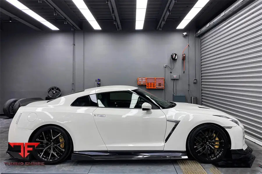 NISSAN GTR R35 EBA BKSS STYLE CARBON FIBER SIDE SKIRTS BSD