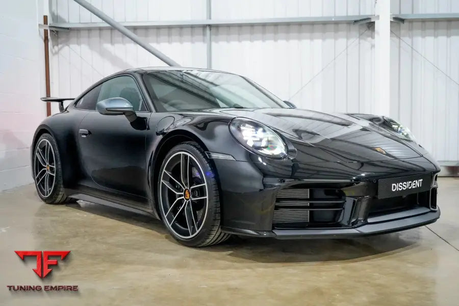 Porsche 911 992.1 carbon door triangle detail