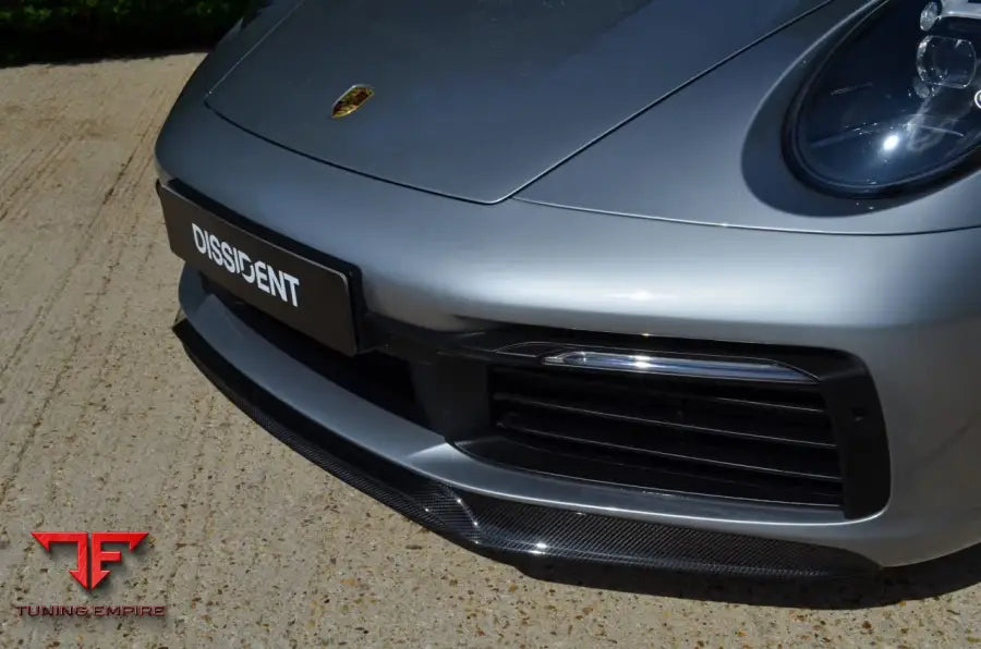 Porsche 911 992.1 carbon splitter detail