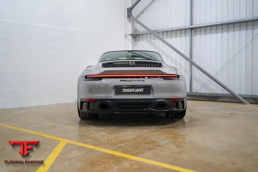 Porsche 911 992.1 mini ducktail detail