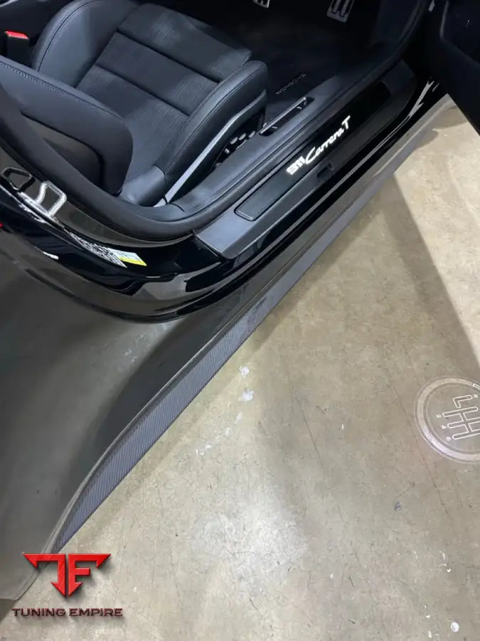 Porsche 911 992.1 carbon side sill detail