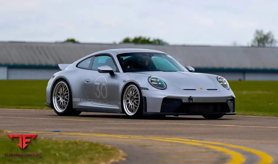 Porsche 911 992.2 GT3 Touring fixed carbon ducktail
