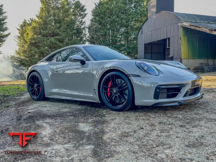 Porsche 911 992.2 carbon side sill detail