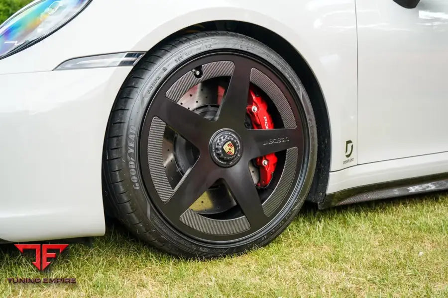 Porsche 911 992 carbon aero disc wheel fitted