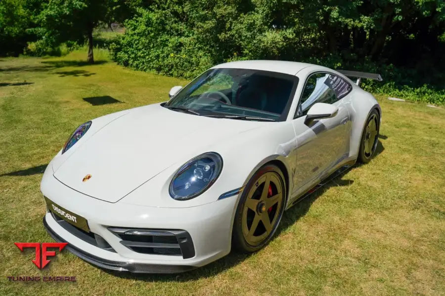 Porsche 911 992 carbon wheel shroud detail