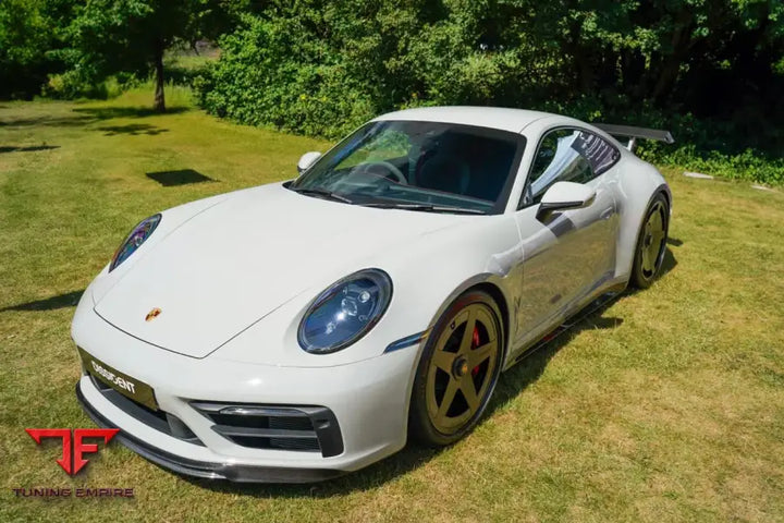 Porsche 911 992 carbon wheel shroud detail