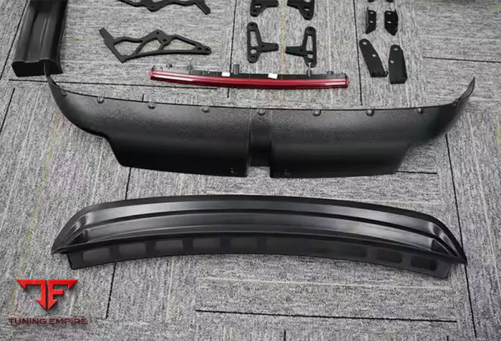 PORSCHE 911 CARBON BODY KIT PARTS