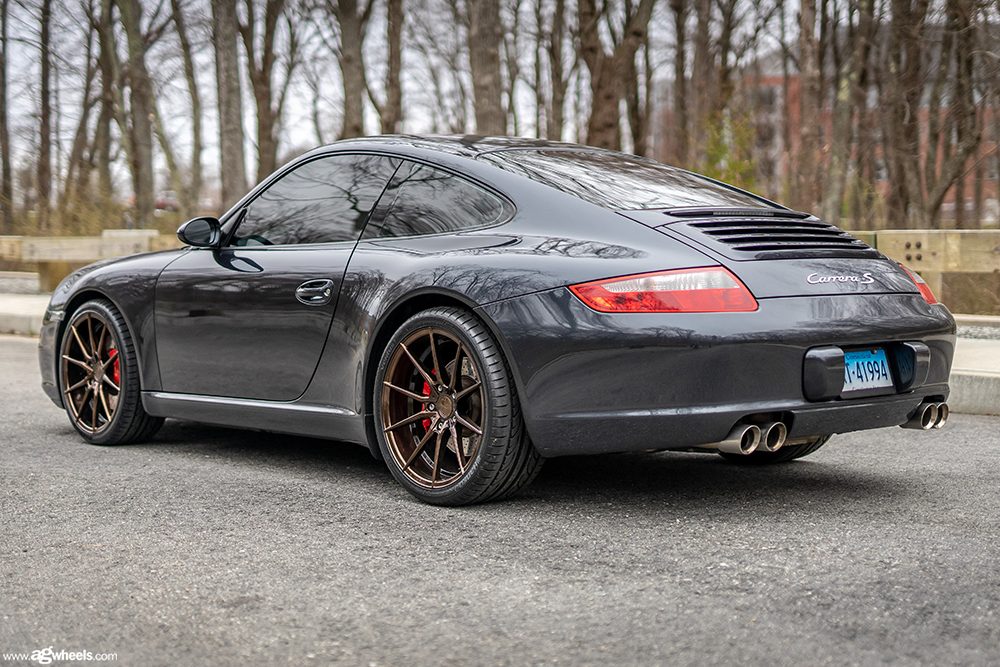PORSCHE 911 CARRERA S 997 on custom forged wheels