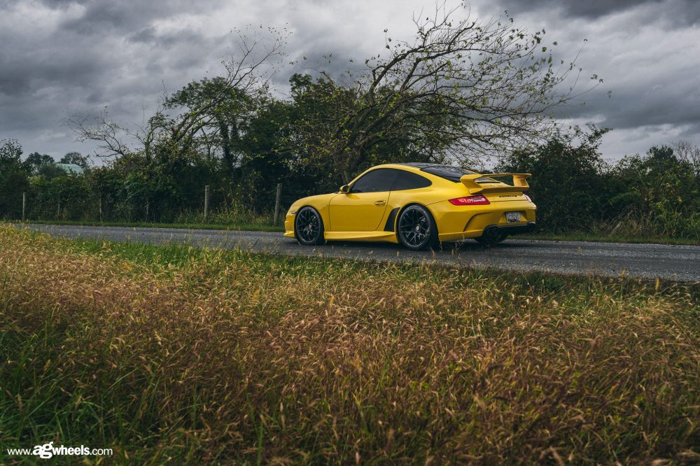 PORSCHE 911 CARRERA S 997 on custom forged wheels