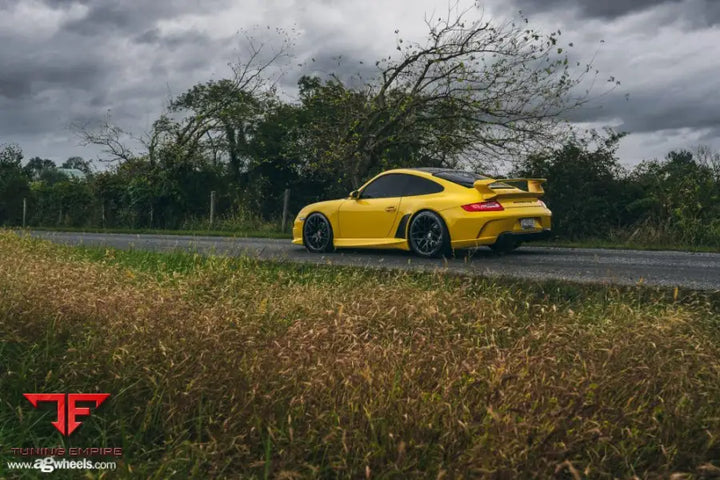 PORSCHE 911 CARRERA S 997 on custom forged wheels