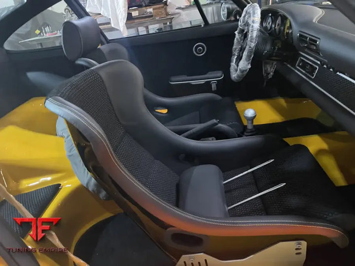 Porsche 911 classic S-style carbon bucket seats, view 4