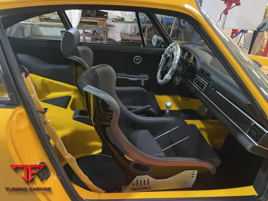 Porsche 911 classic S-style carbon bucket seats, view 2