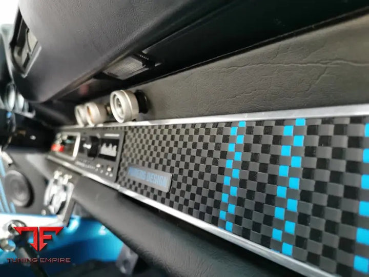 Porsche 911 G-Model aluminium dashboard, view 2