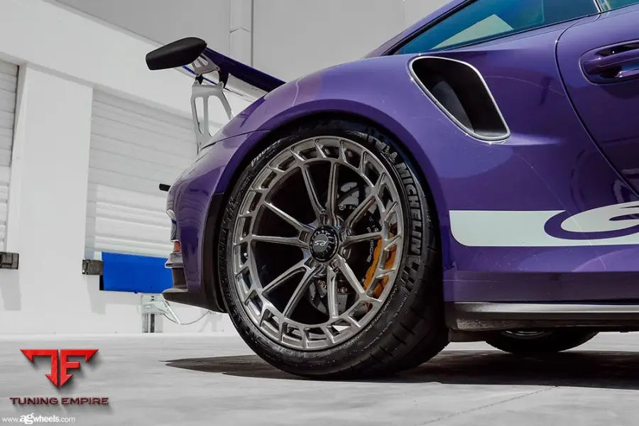 PORSCHE 911 GT3 RS 991 on custom forged wheels