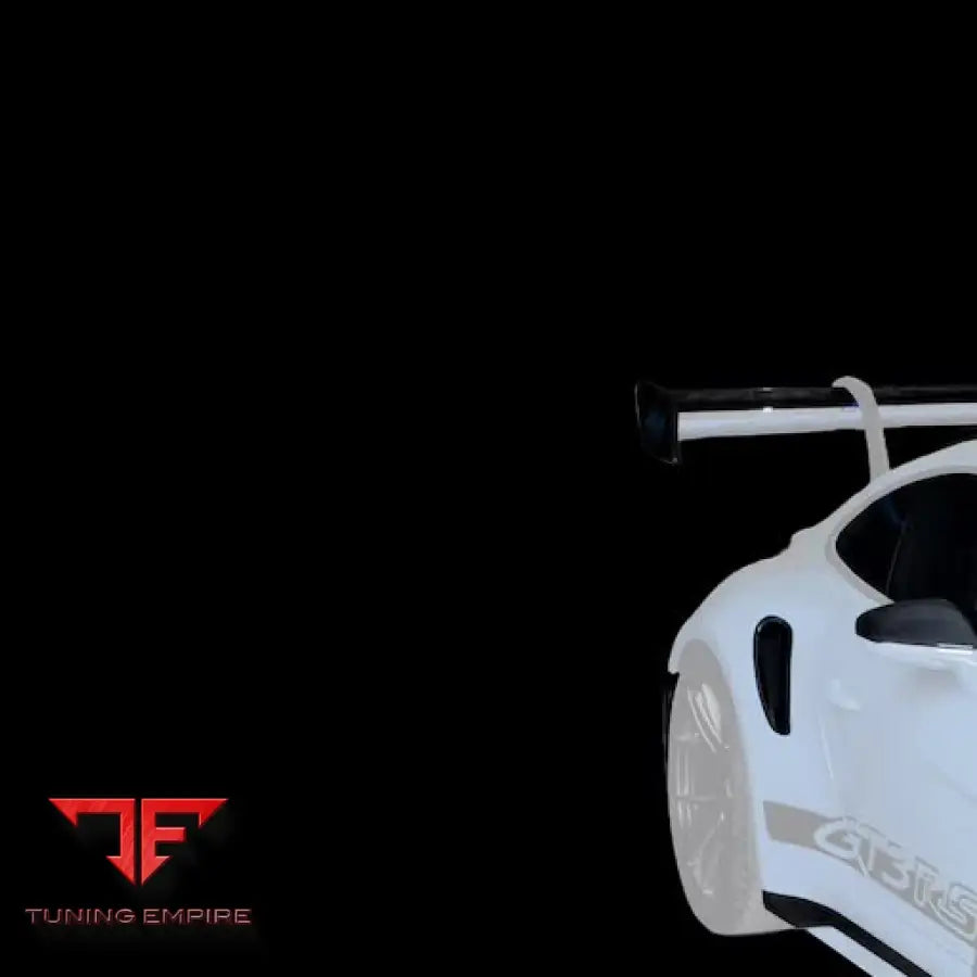 Porsche 911 GT3 RS carbon side skirt detail