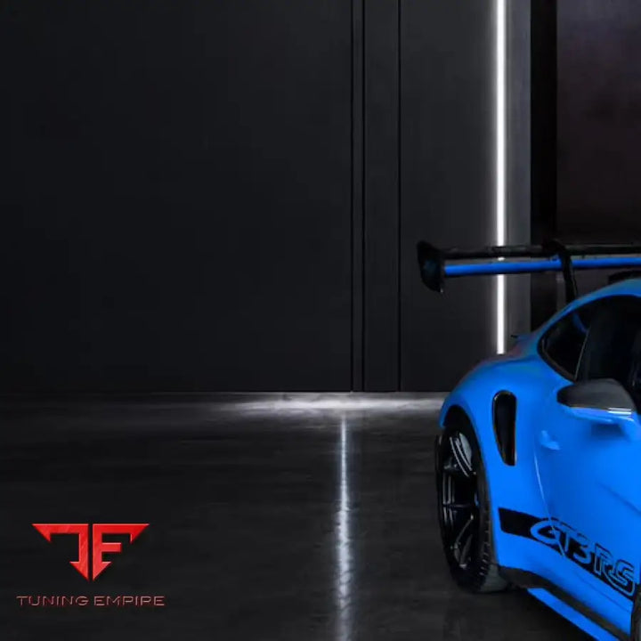 Porsche 911 GT3 RS carbon body kit, front three-quarter view