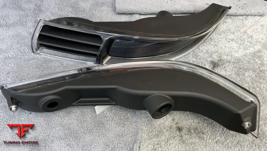 Porsche 911 long-hood DLS-style front indicators, view 3