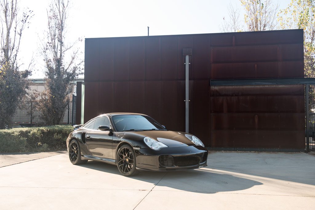 PORSCHE 911 TURBO 996 on custom forged wheels