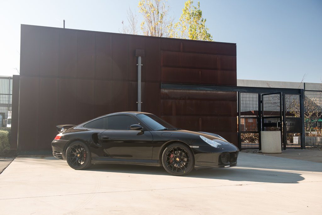 PORSCHE 911 TURBO 996 on custom forged wheels