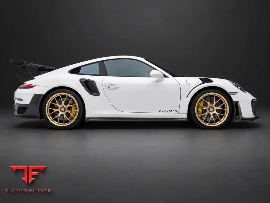 PORSCHE 991.1 / 991.2 TURBO UPGRADE TO GT2 RS CARBON BODY KIT