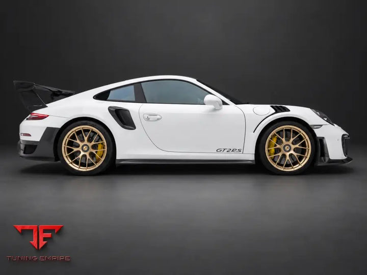 PORSCHE 991.1 / 991.2 TURBO UPGRADE TO GT2 RS CARBON BODY KIT