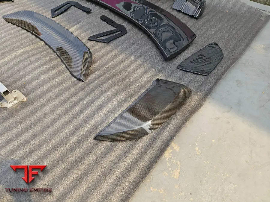 PORSCHE CAYMAN 718 982 TO GT4 CARBON CONVERSION BODY KIT