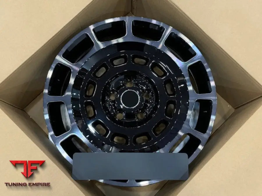 RANGE ROVER WHEEL DEFENDER 110 2025