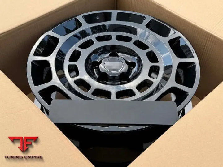 RANGE ROVER WHEEL DEFENDER OCTA L663 2025