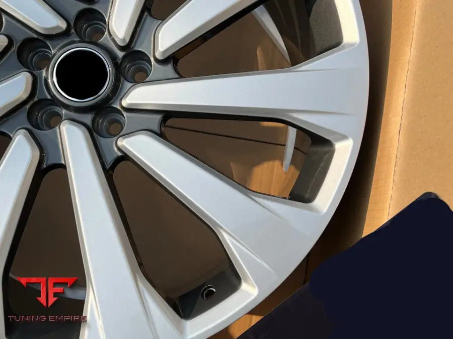 RANGE ROVER WHEEL L460 SILVER GUNMETAL T27