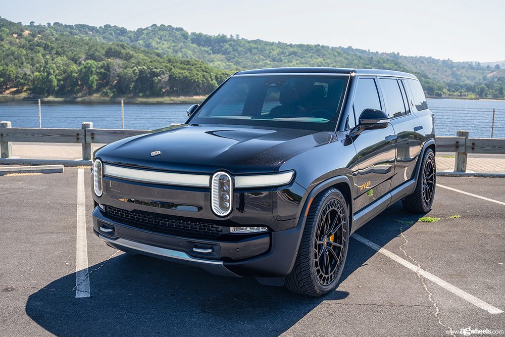 RIVIAN R1S on custom forged wheels