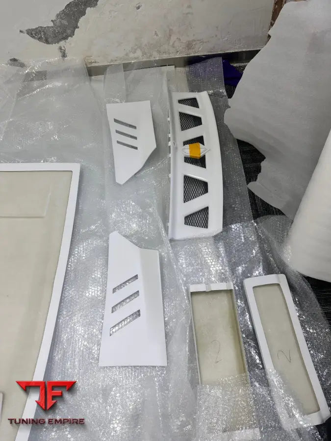 ROBOT Ford Mustang Dawn Rear Boot Lid Trim - Boot Lids & Trims