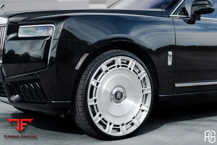 Rolls-Royce Cullinan on custom forged wheels