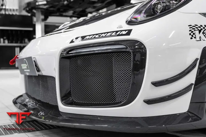 SSR PERFORMANCE Carbon Rear Panel with Tailpipe Surrounds Porsche 991.2 GT2 RS