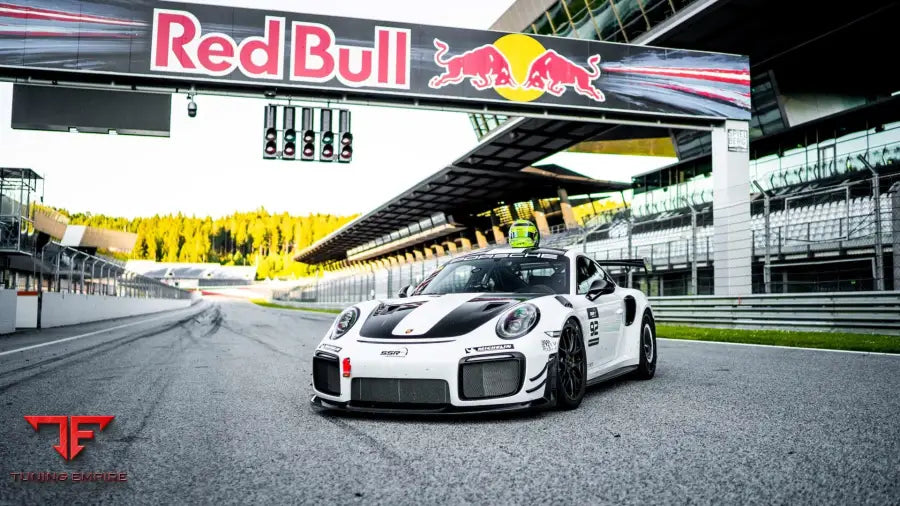SSR PERFORMANCE CFRP Side Skirts and Arch Trims Porsche 991.2 GT2 RS
