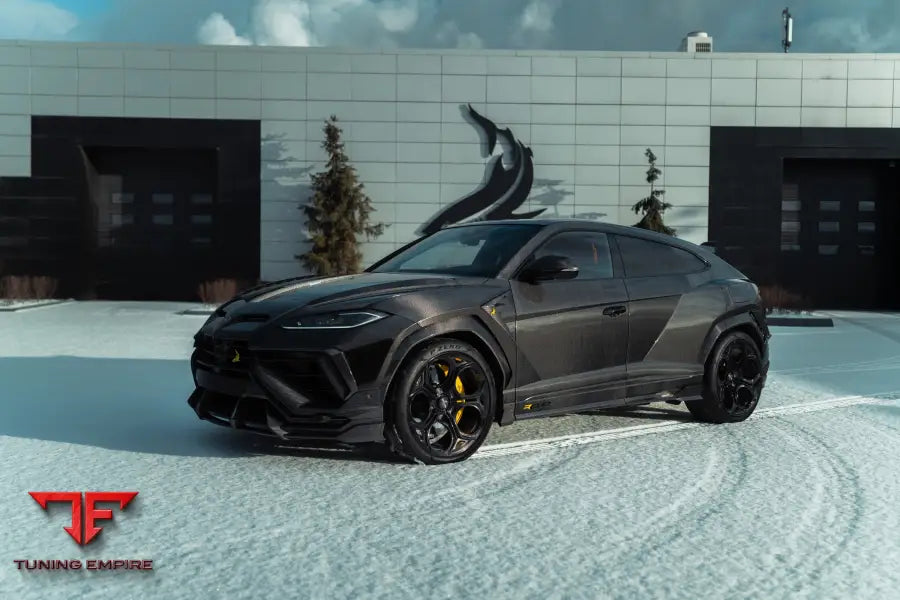 Urus SE R'Evo Stealth Edition front three-quarter