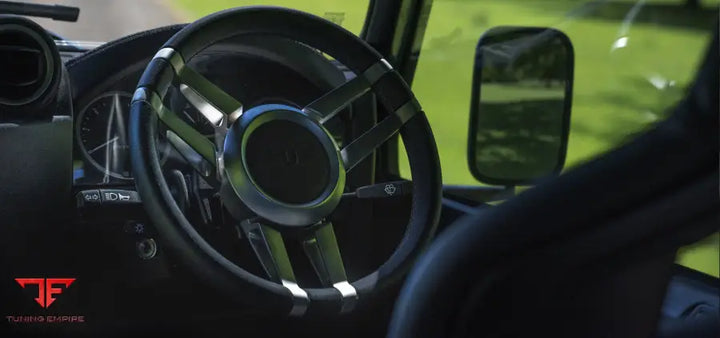 URBAN LAND ROVER CLASSIC DEFENDER