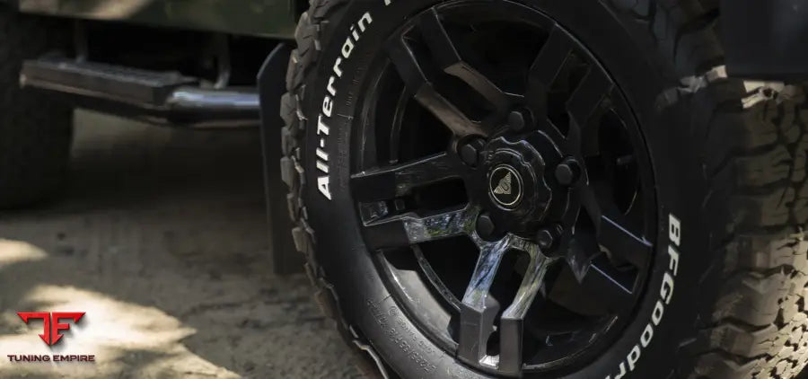 URBAN LAND ROVER CLASSIC DEFENDER