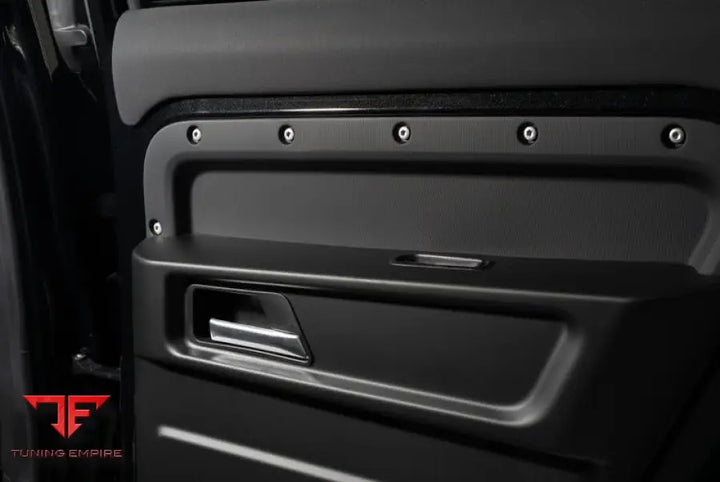 URBAN LAND ROVER DEFENDER HARDTOP 90 110