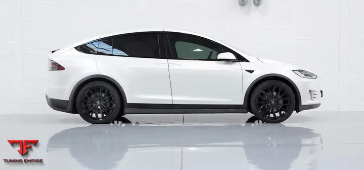 URBAN TESLA MODEL X