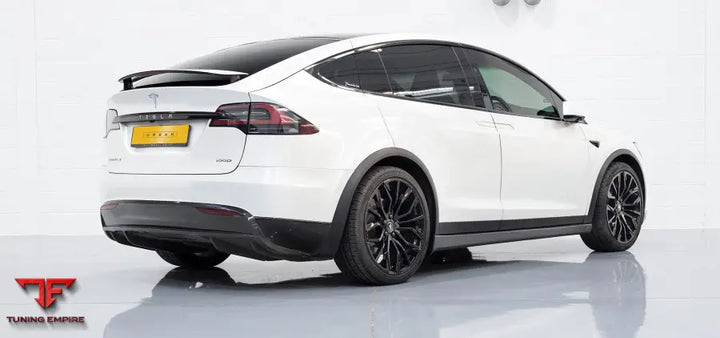 URBAN TESLA MODEL X