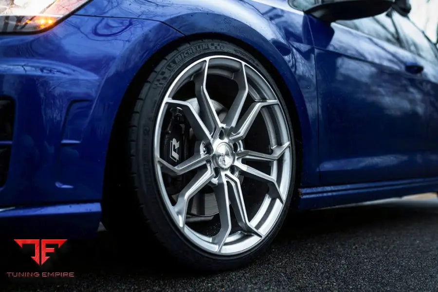 VOLKSWAGEN GOLF R on custom forged wheels