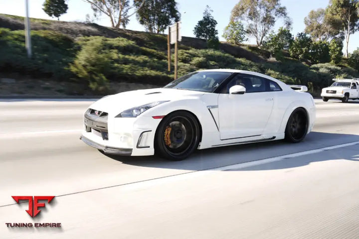 WALD NISSAN GT-R R35