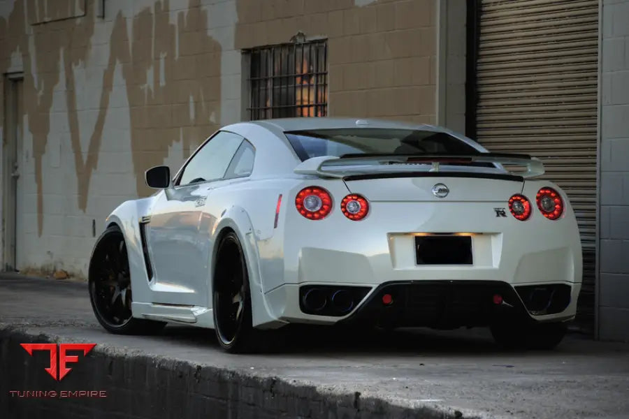 WALD NISSAN GT-R R35